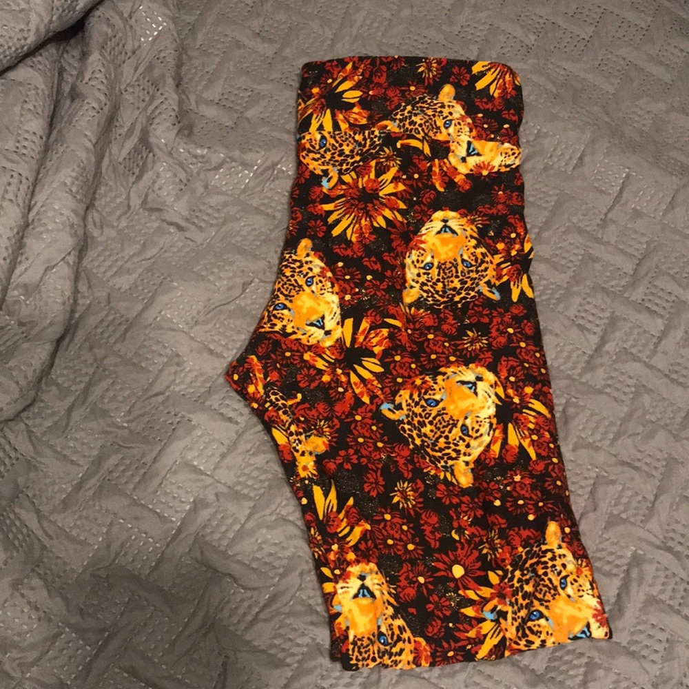 LuLaRoe TC Leggings Black/Red/Orange Cheetah